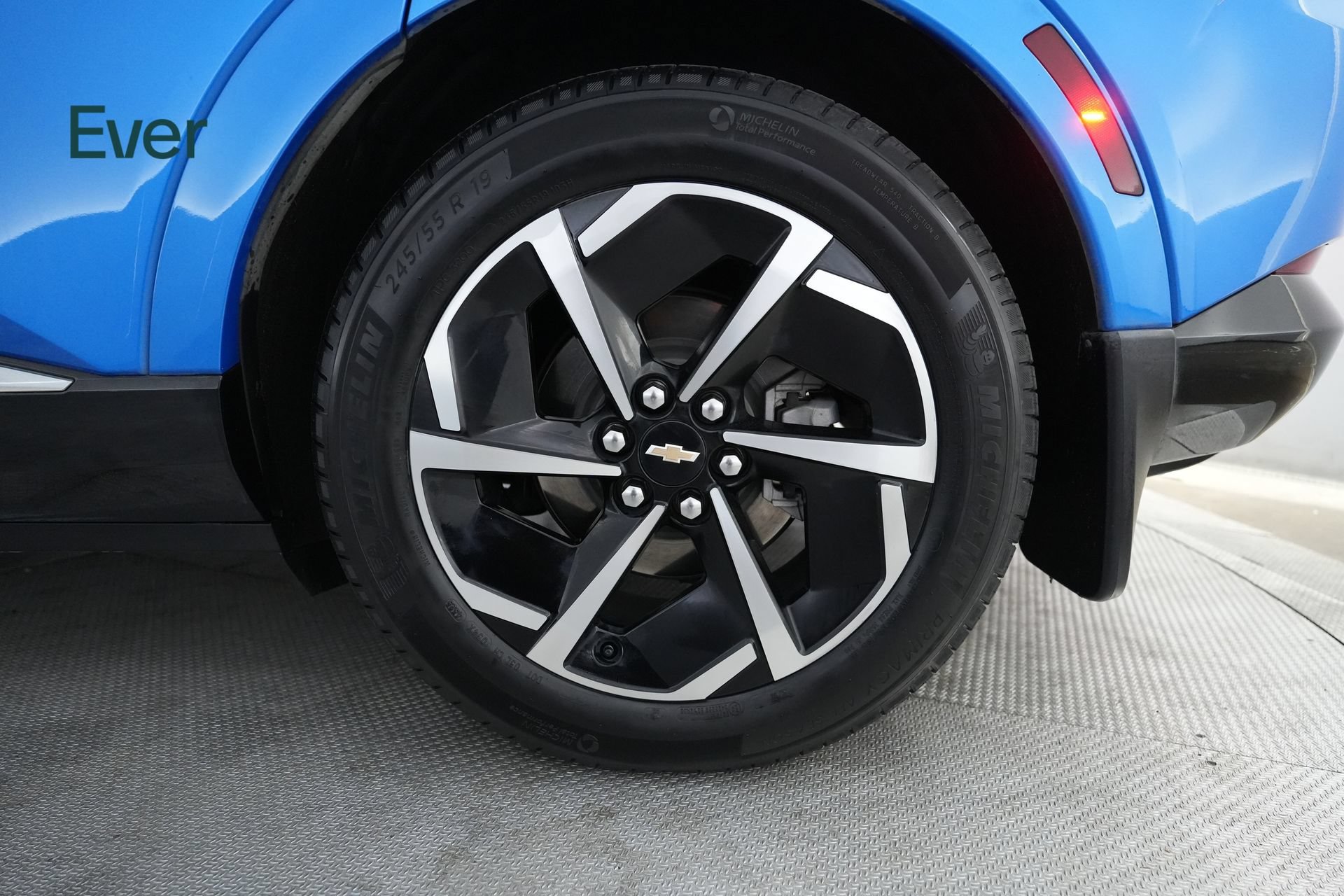 Used 2024 Chevrolet Equinox EV LT FWD image 9