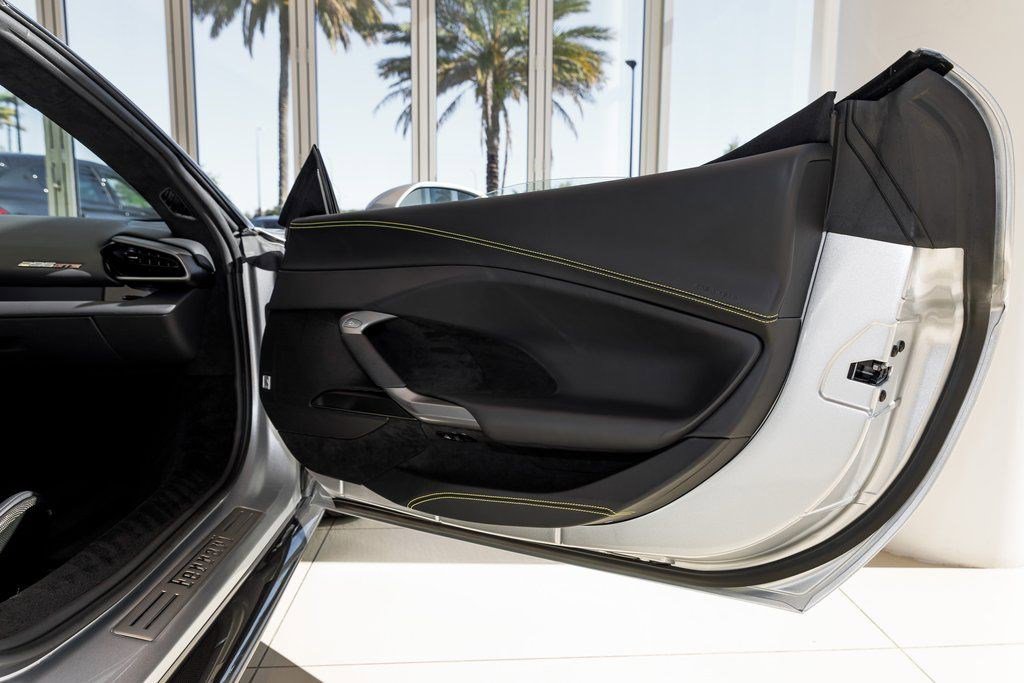 Used 2024 Ferrari 296 GTS image 39