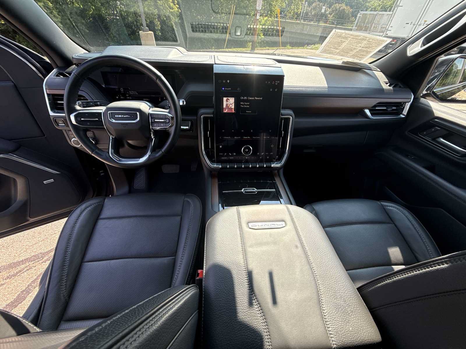 Certified 2025 GMC Yukon Denali AWD/4WD image 19