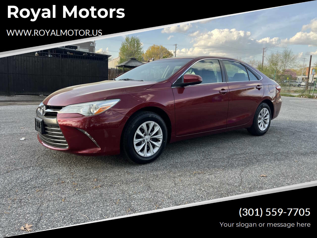 Used 2016 Toyota Camry LE FWD image 1