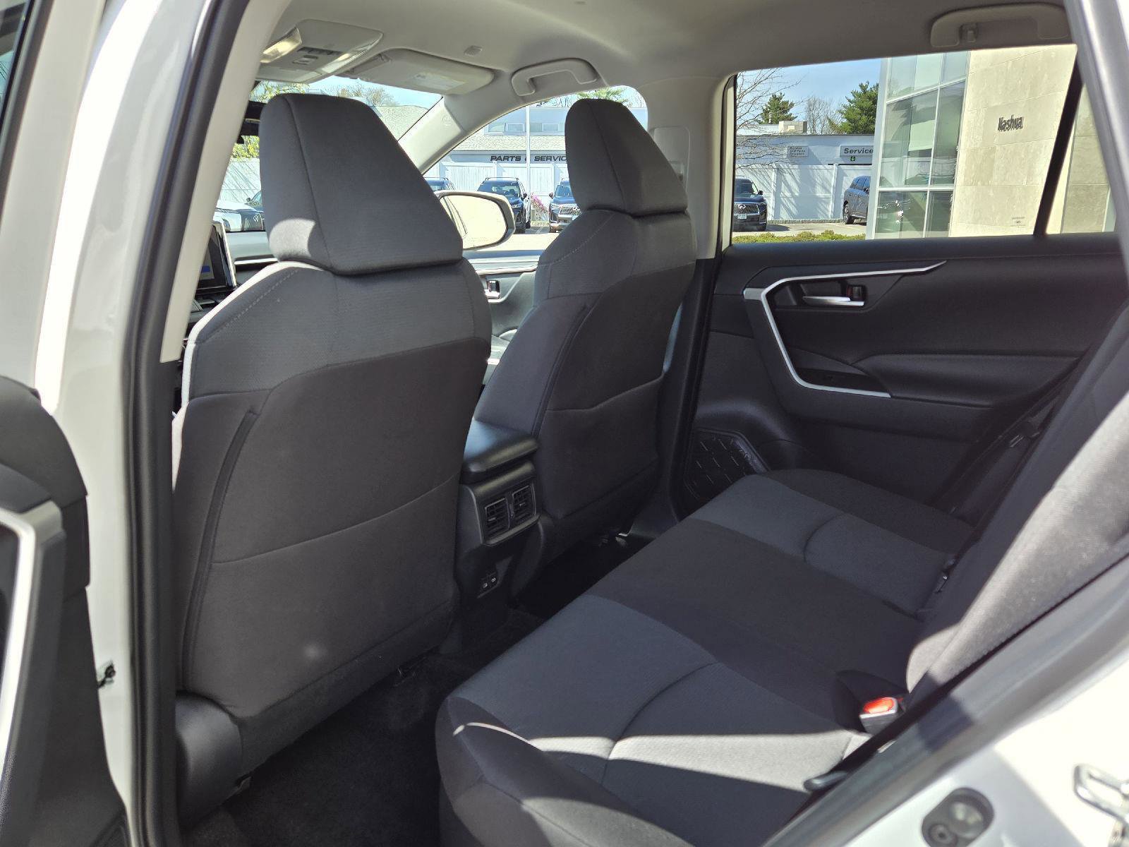 Used 2025 Toyota RAV4 XLE AWD/4WD image 20