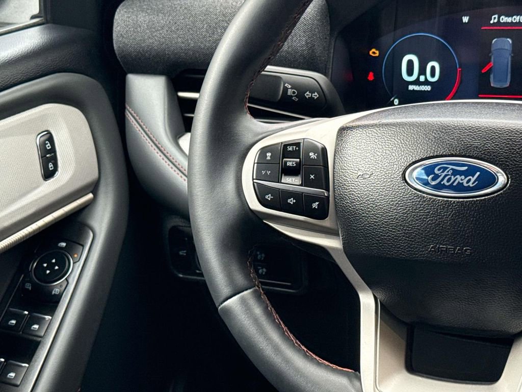 Used 2025 Ford Explorer Active image 13