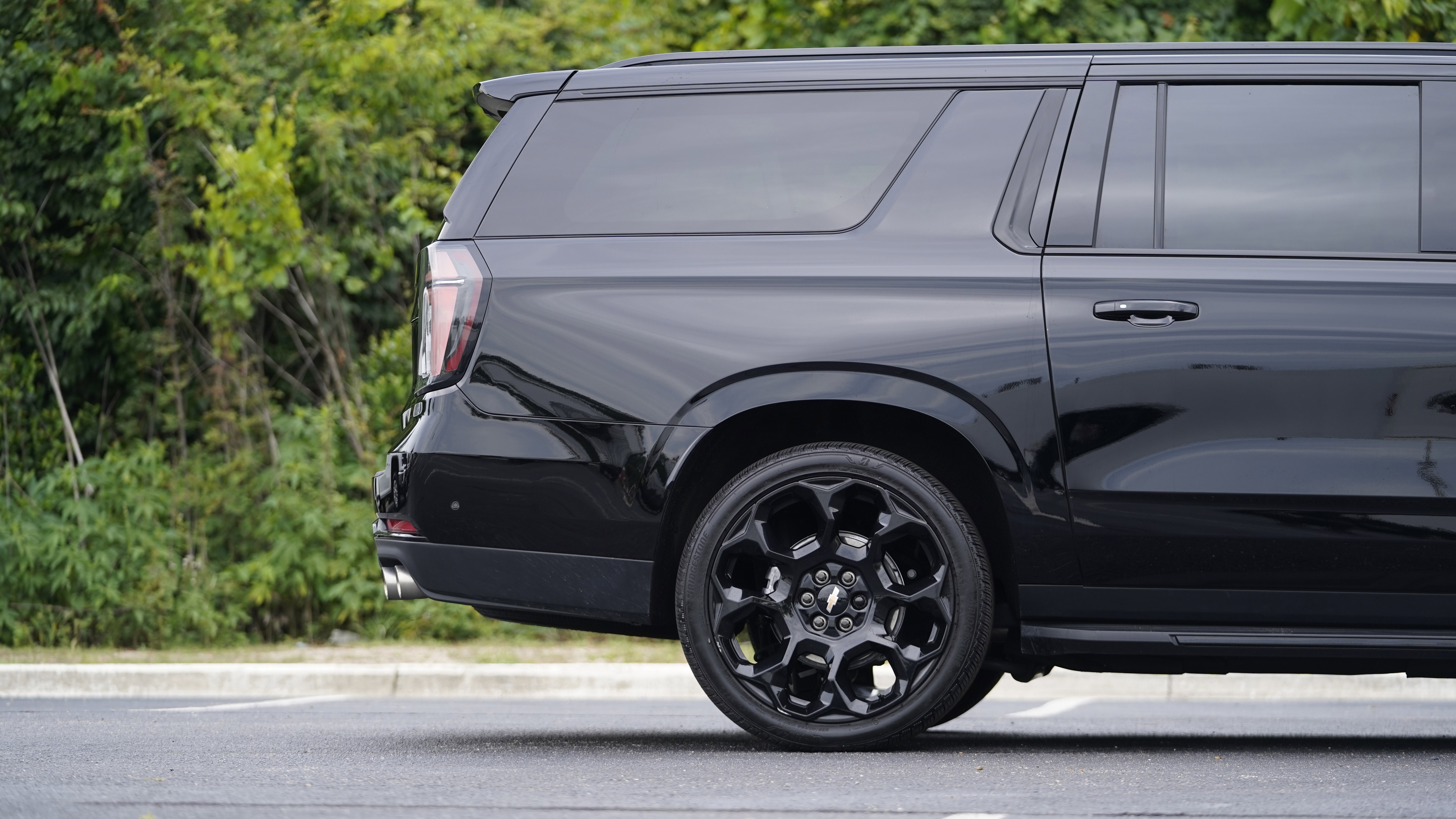 Used 2025 Chevrolet Suburban RST AWD/4WD image 6