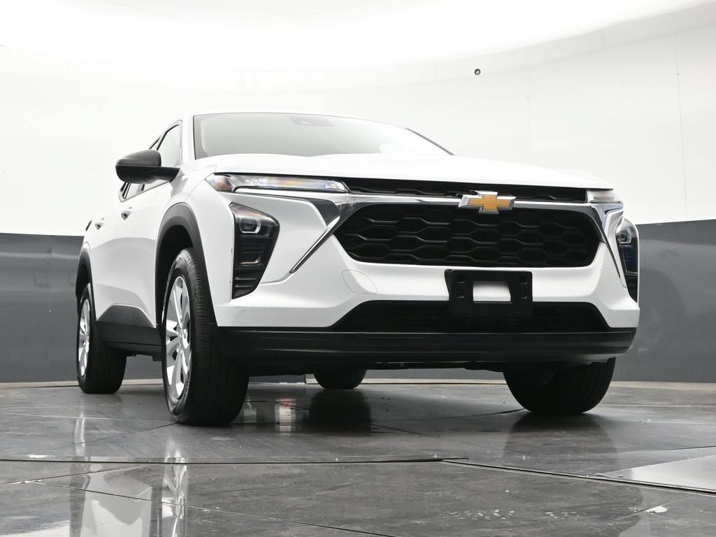 Used 2024 Chevrolet Trax LS FWD image 30