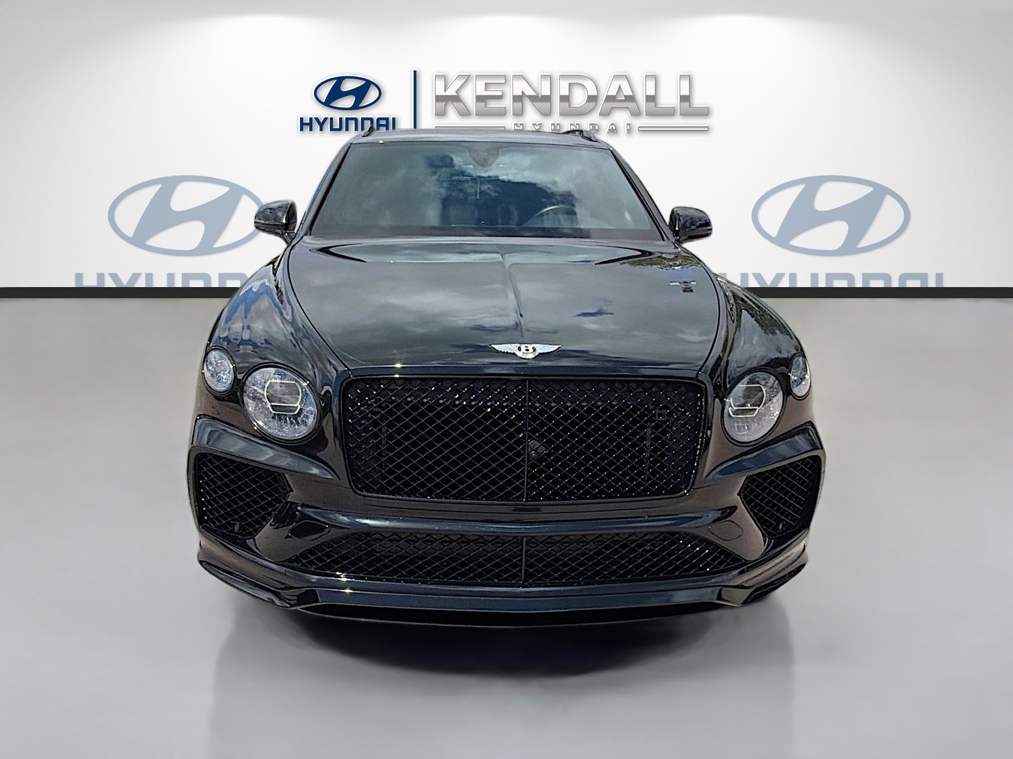 Used 2022 Bentley Bentayga AWD/4WD image 2