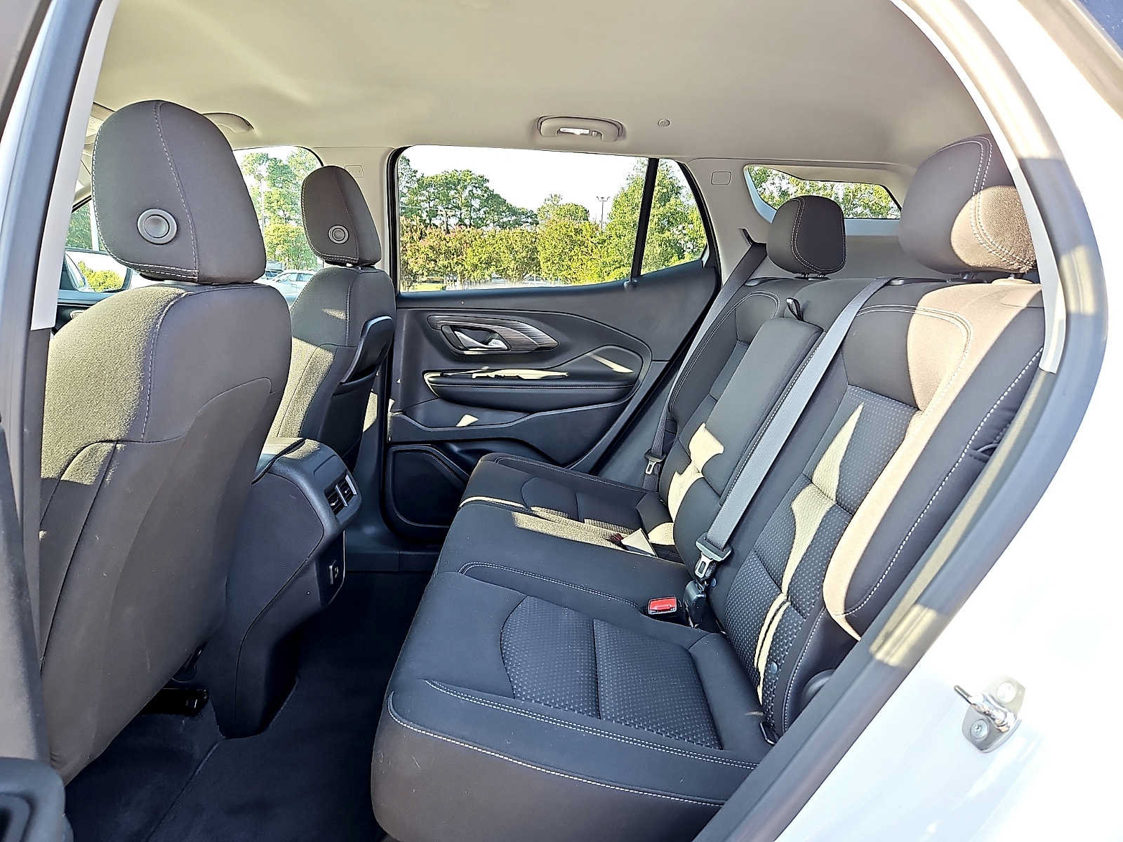 Used 2024 GMC Terrain SLE AWD/4WD image 10