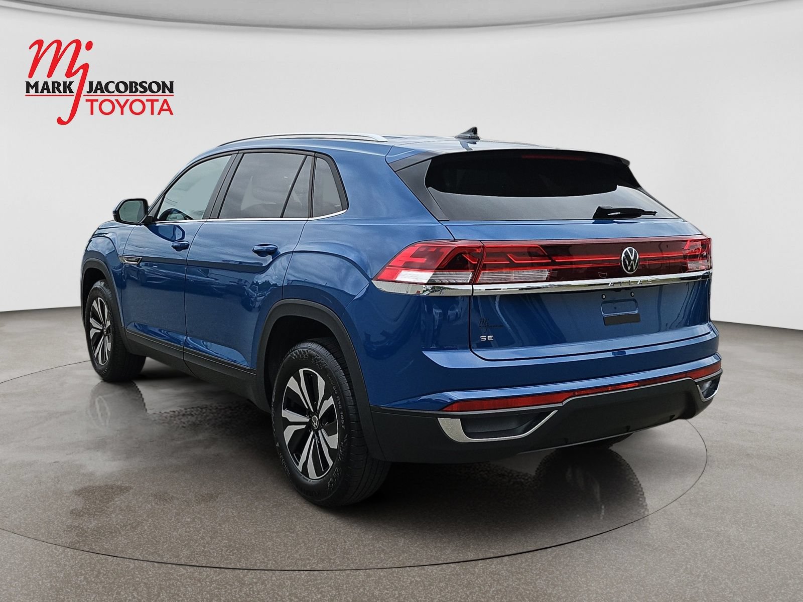 Used 2025 Volkswagen Atlas Cross Sport SE FWD image 12
