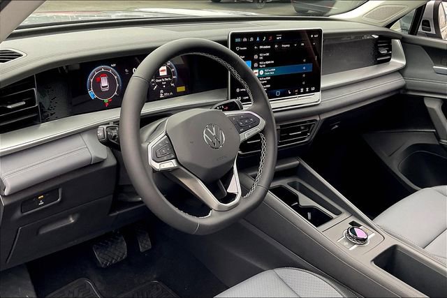 New 2025 Volkswagen Tiguan SE AWD/4WD image 7