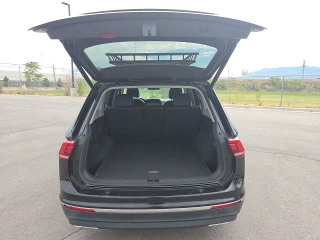 Used 2018 Volkswagen Tiguan SEL AWD/4WD image 16