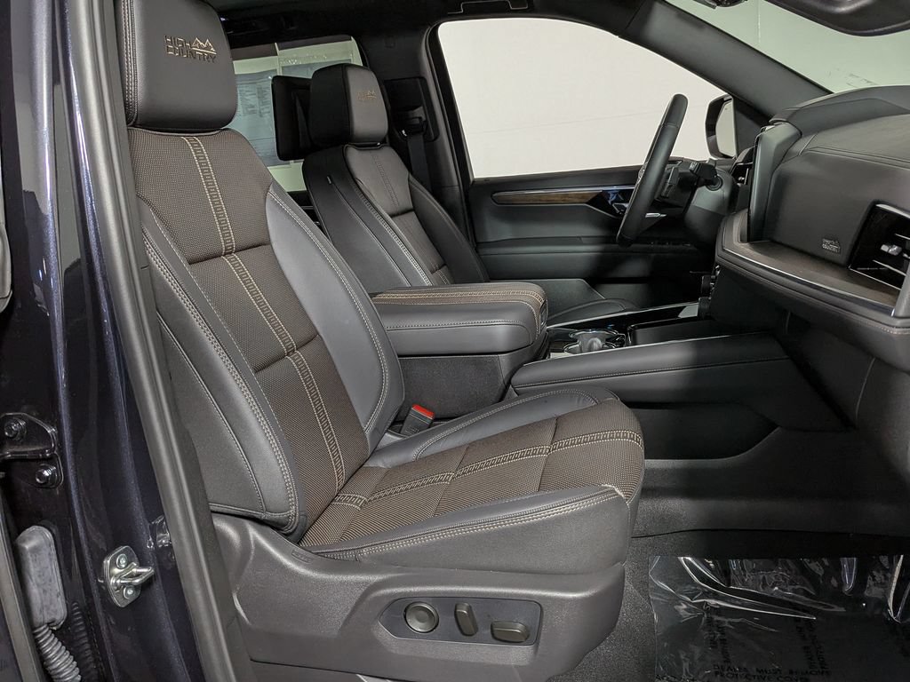 Used 2026 Chevrolet Tahoe High Country AWD/4WD image 30
