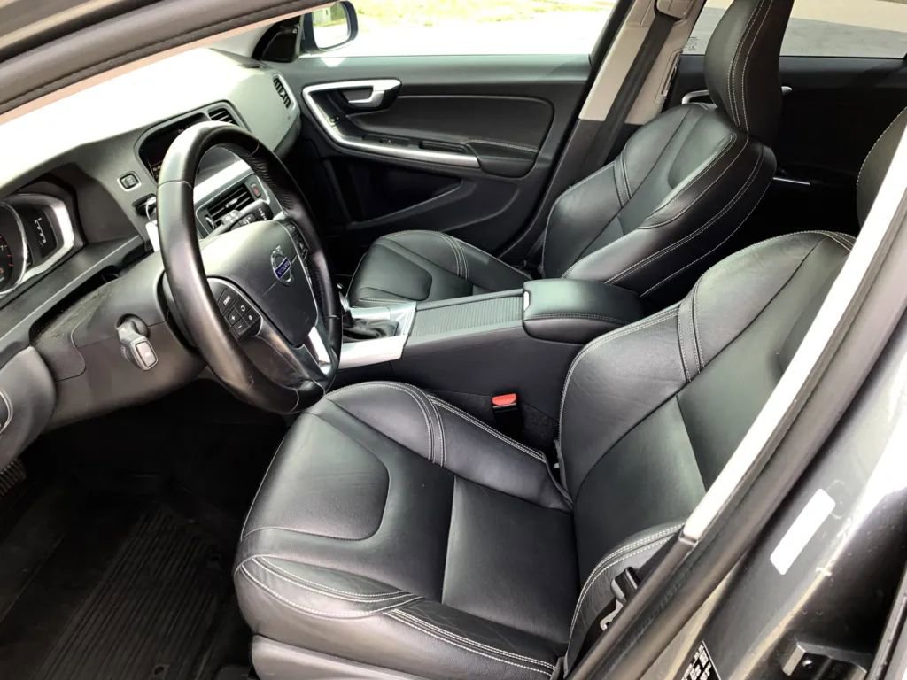 Used 2018 Volvo V60 T5 Dynamic w/ Vision Package image 17