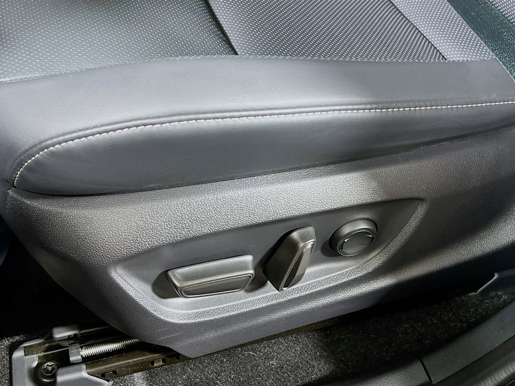 Certified 2025 Toyota Crown Signia image 18