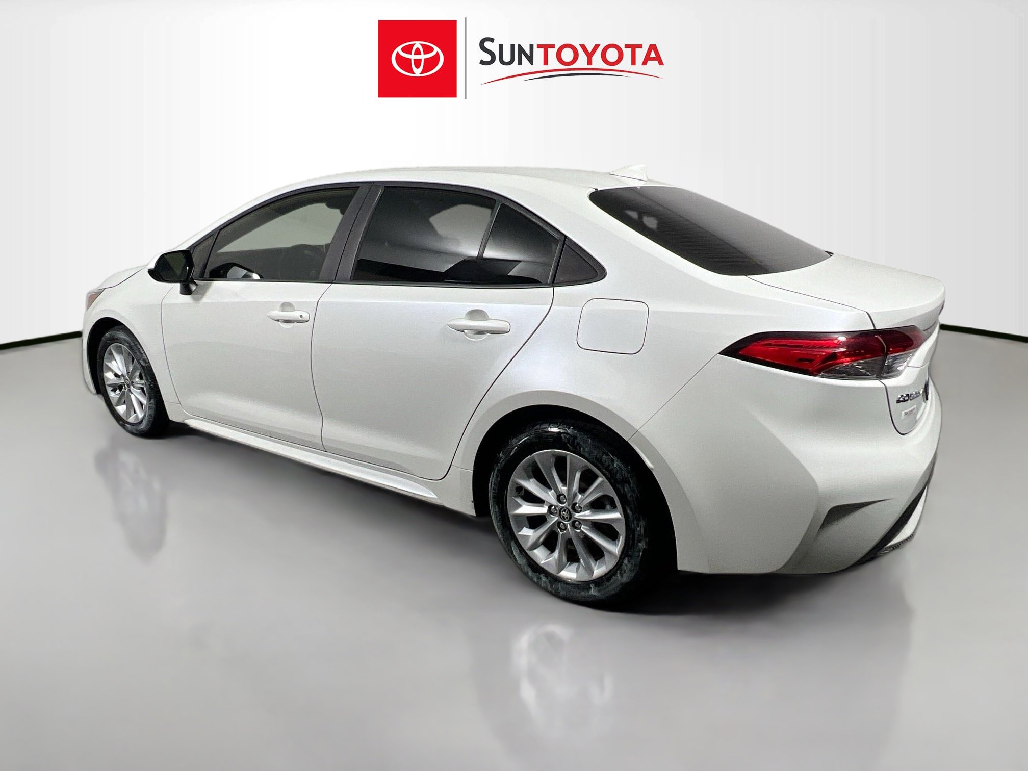 Used 2021 Toyota Corolla LE w/ LE Convenience Package FWD image 6