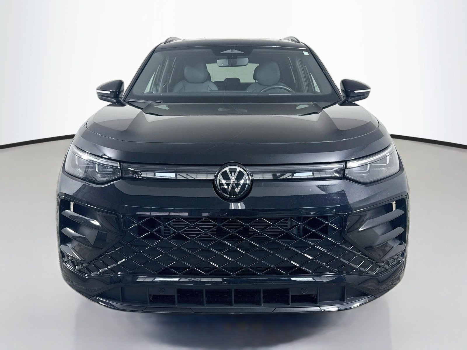 Certified 2025 Volkswagen Tiguan SE R-Line AWD/4WD image 6