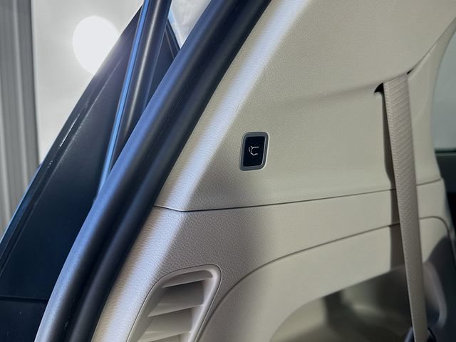 Used 2024 Chrysler Pacifica Limited FWD image 35
