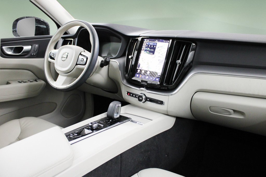 Used 2024 Volvo XC60 B5 Core w/ Protection Package Premier AWD/4WD image 20