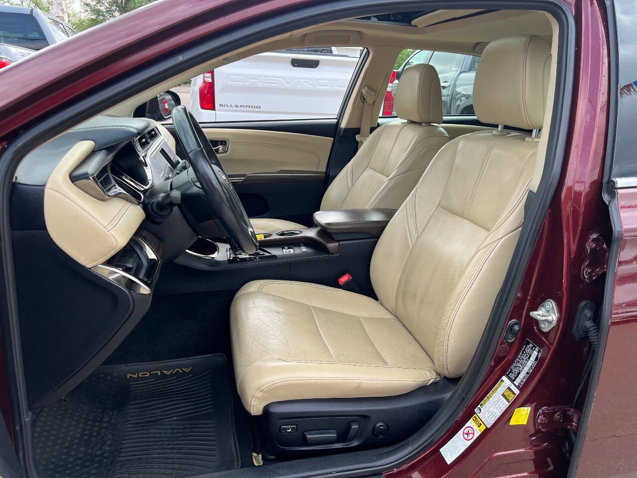 Used 2013 Toyota Avalon Limited w/ Technology Pkg FWD image 9