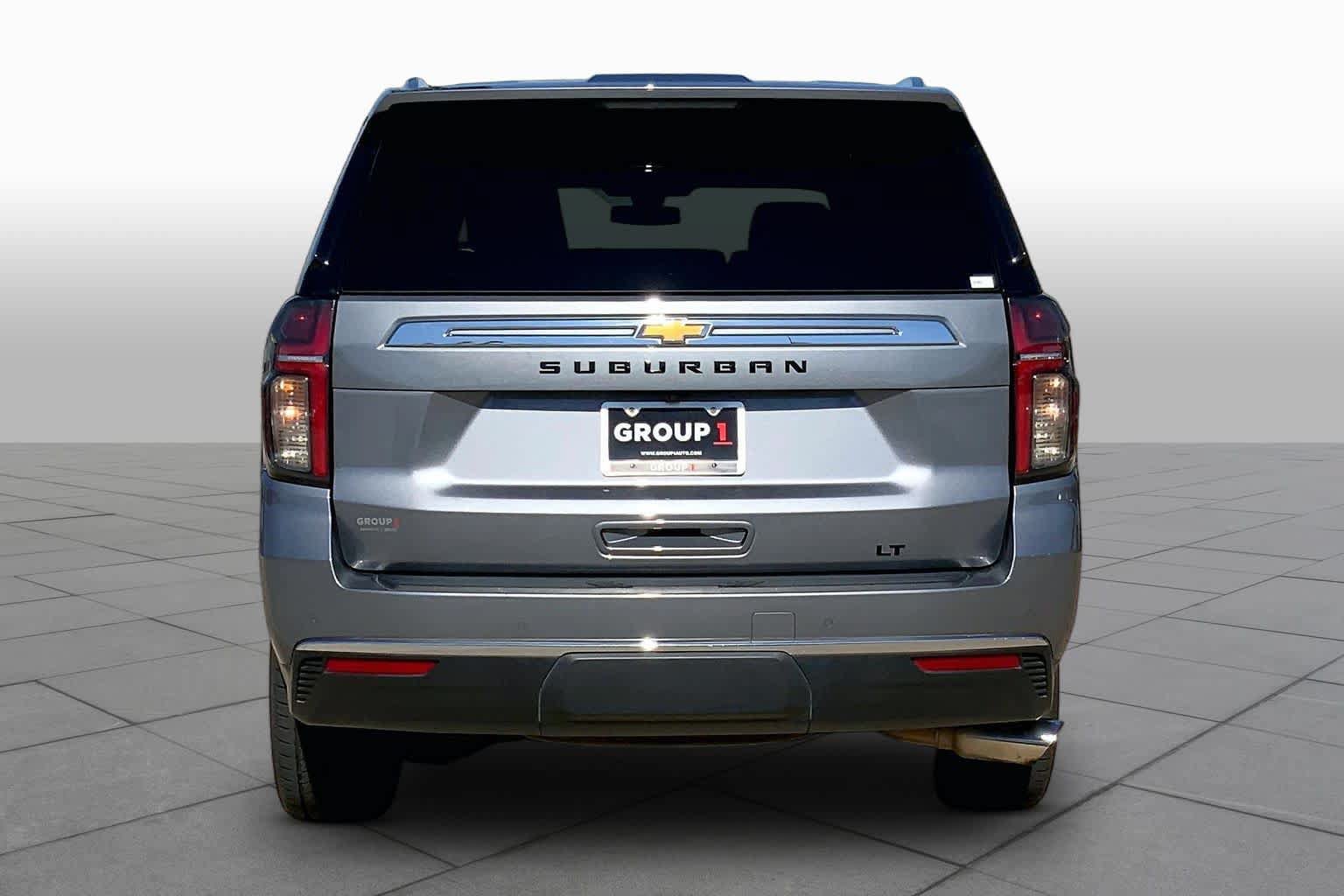 Used 2022 Chevrolet Suburban LT w/ LT Signature Package AWD/4WD image 5