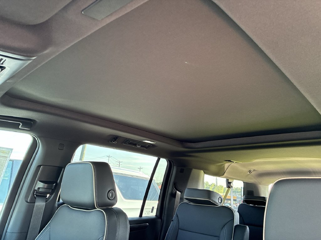 New 2026 Chevrolet Suburban Premier w/ Sun And Tow Package AWD/4WD image 18