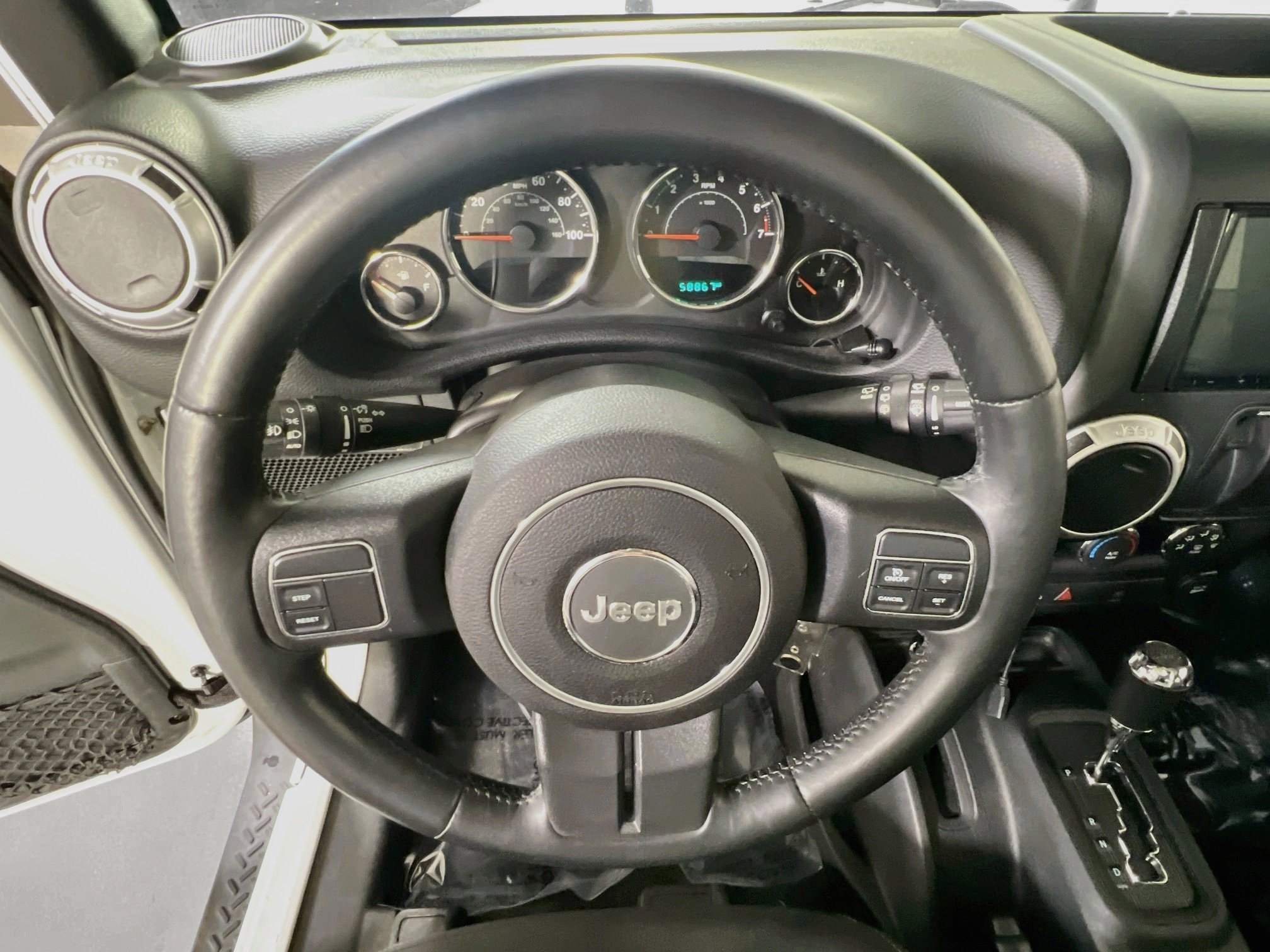 Used 2015 Jeep Wrangler Sahara AWD/4WD image 11