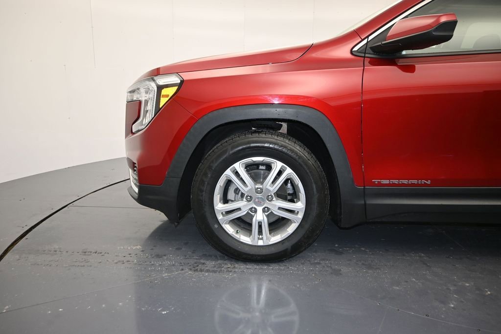 Used 2022 GMC Terrain SLE w/ Driver Convenience Package FWD image 9