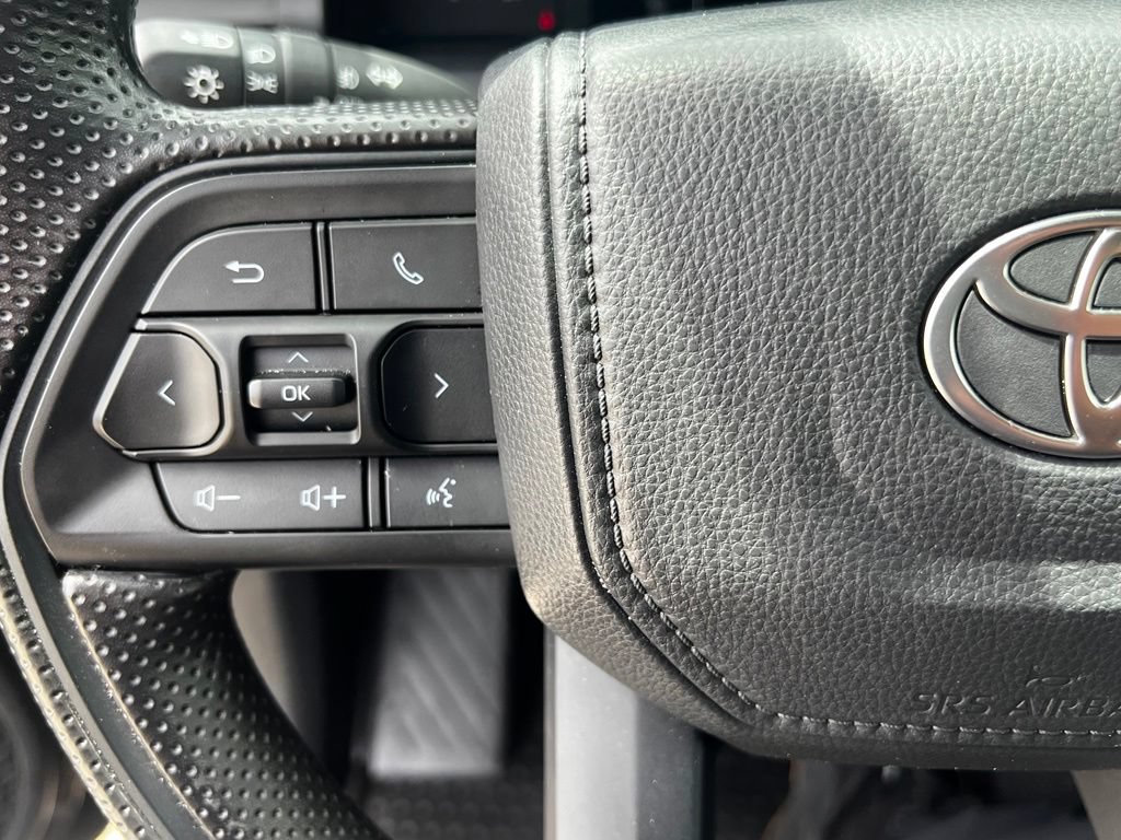 Used 2025 Toyota Tacoma SR5 AWD/4WD image 16