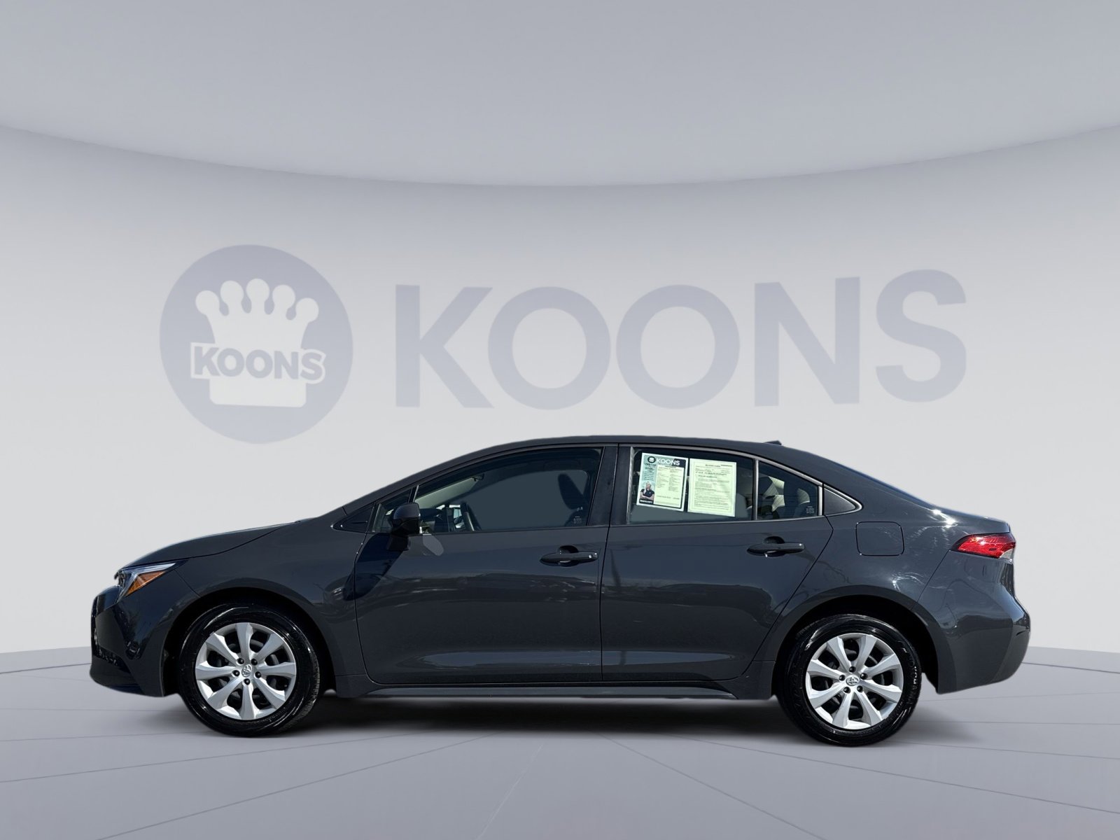 Used 2025 Toyota Corolla LE image 2