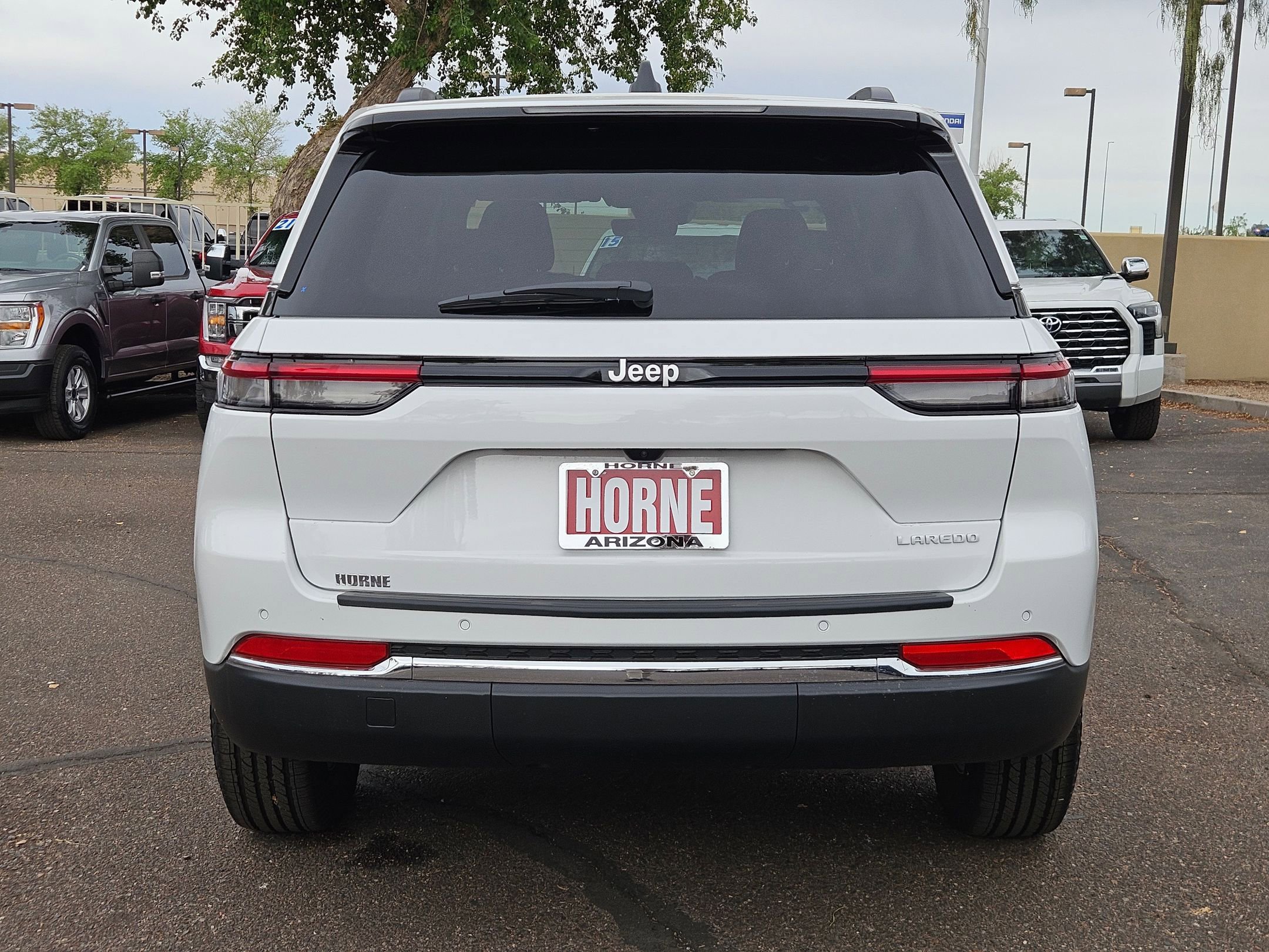 Used 2025 Jeep Grand Cherokee Laredo w/ Trailer Tow Package RWD image 7