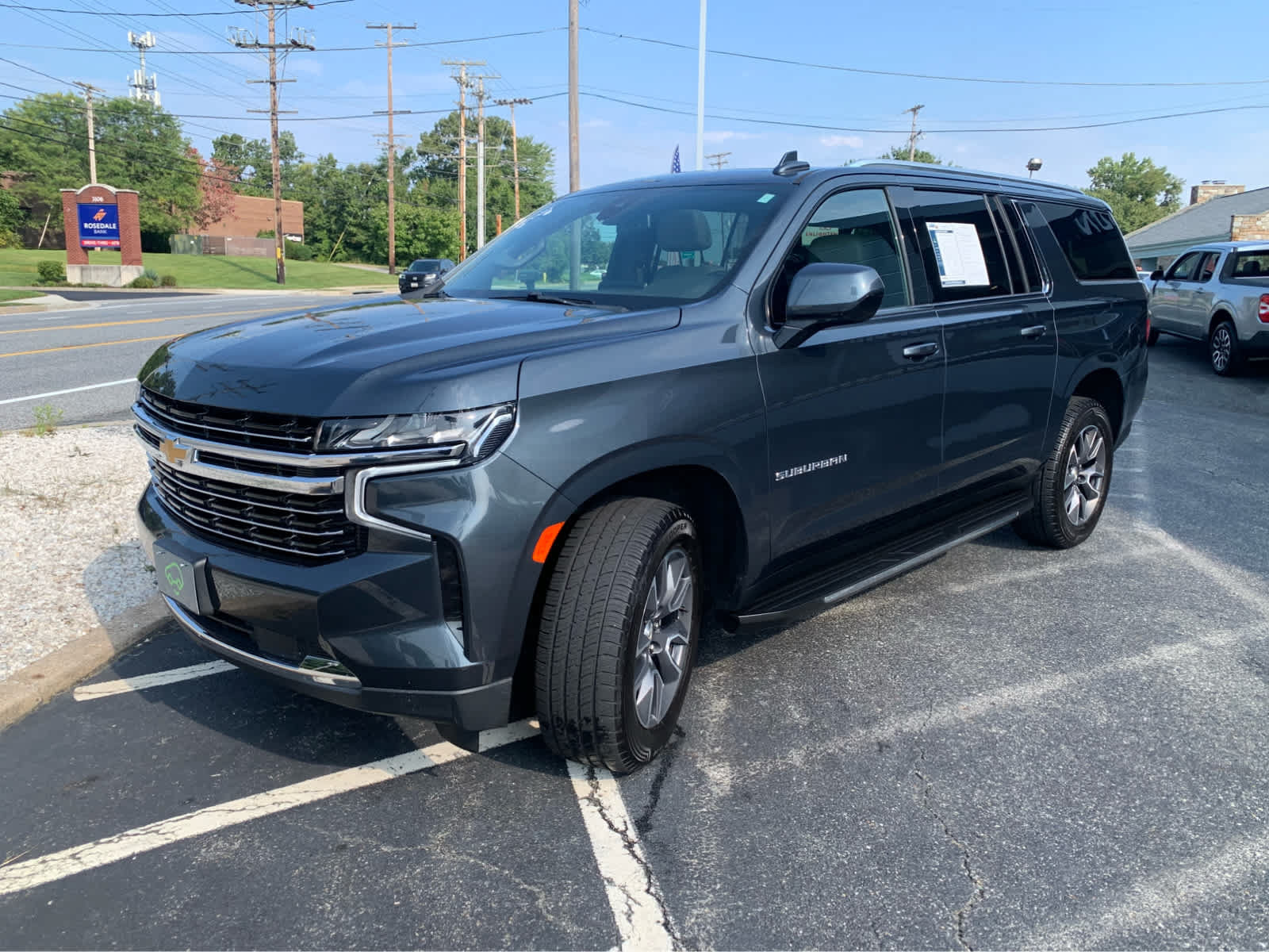 Used 2021 Chevrolet Suburban LT AWD/4WD image 3