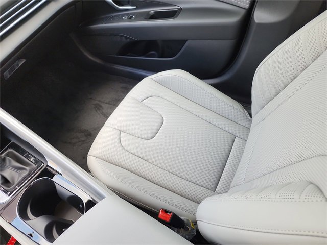 New 2025 Hyundai Elantra Limited image 12