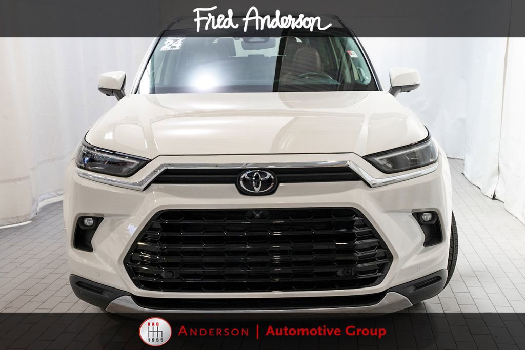 Certified 2024 Toyota Grand Highlander AWD image 2