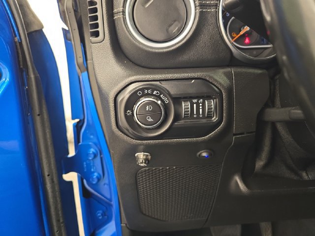 Used 2020 Jeep Gladiator Overland AWD/4WD image 33