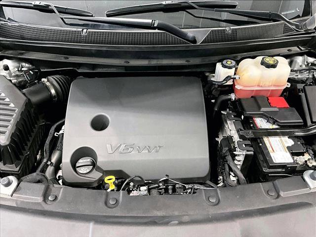 Used 2023 Chevrolet Traverse RS FWD image 11