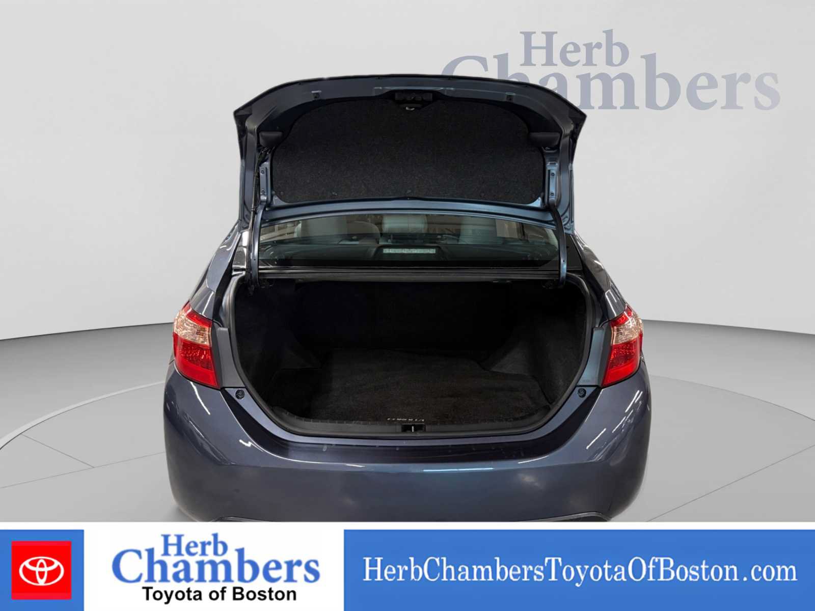 Used 2018 Toyota Corolla LE w/ Carpet Mat Package (TMS) FWD image 4