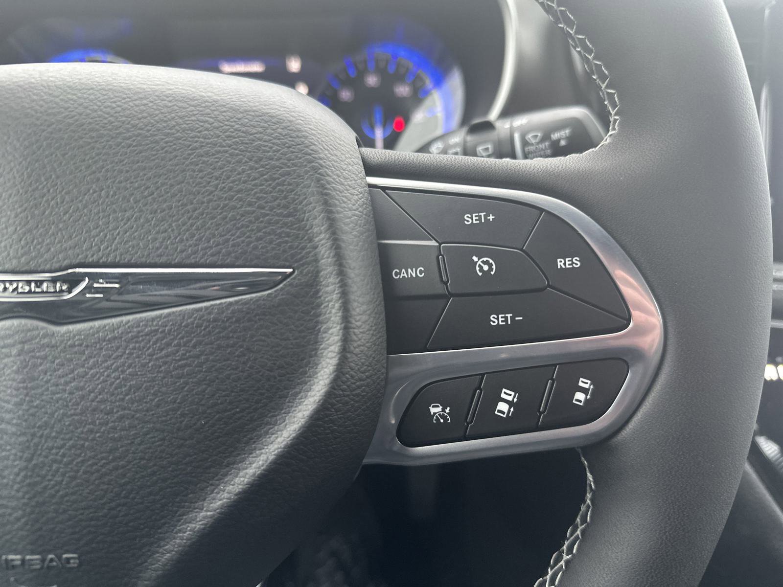 New 2025 Chrysler Pacifica Select image 26