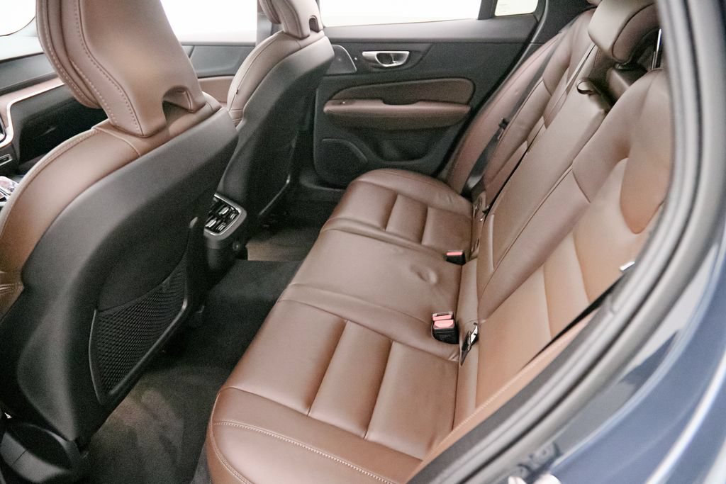 Certified 2025 Volvo V60 B5 Cross Country Ultra AWD/4WD image 23