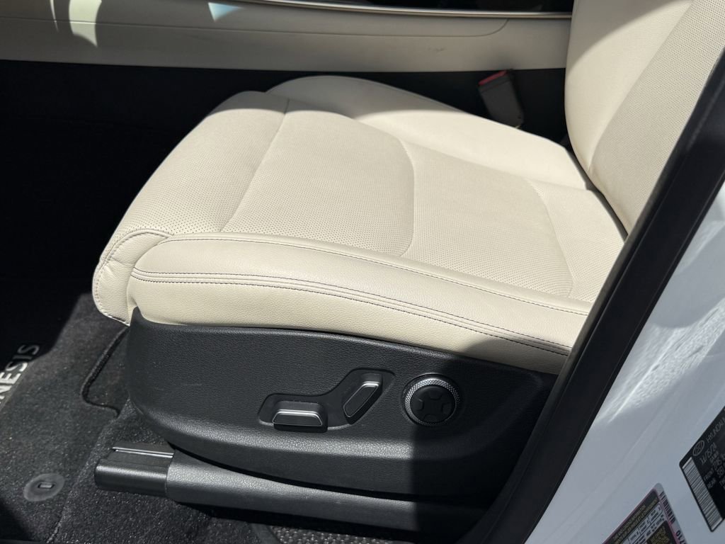 Used 2025 Genesis GV70 2.5T image 13