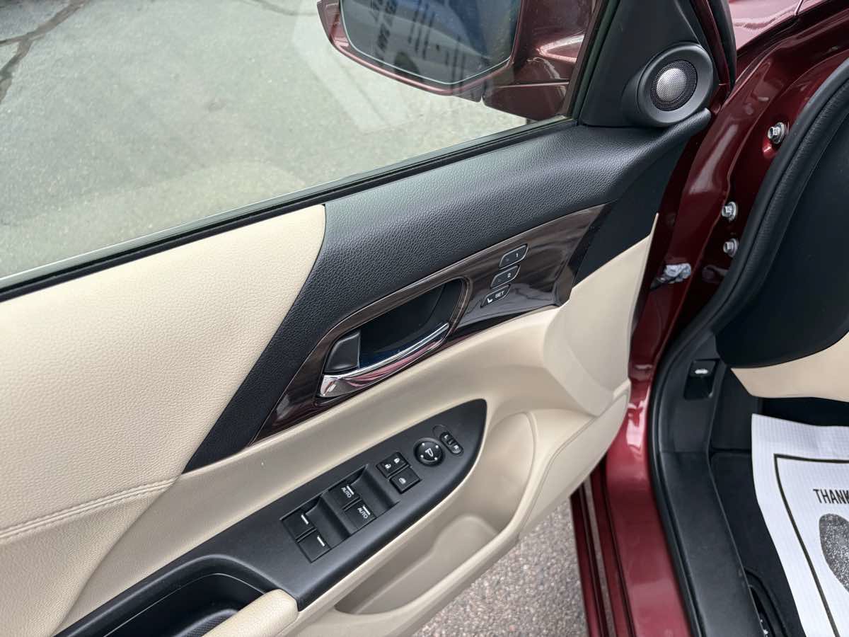 Used 2017 Honda Accord EX-L image 15