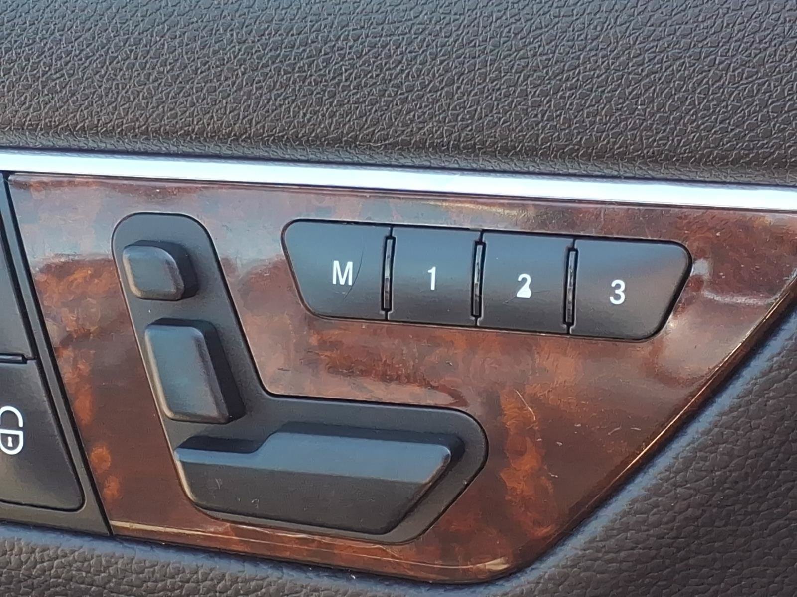 Used 2009 Mercedes-Benz C 300 4MATIC Sedan image 9