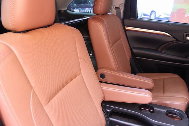 Used 2017 Toyota Highlander Limited image 15