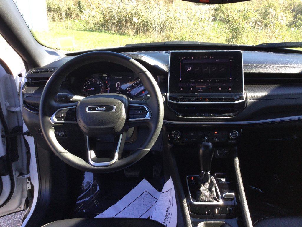 Used 2025 Jeep Compass Latitude w/ Convenience Group AWD/4WD image 15