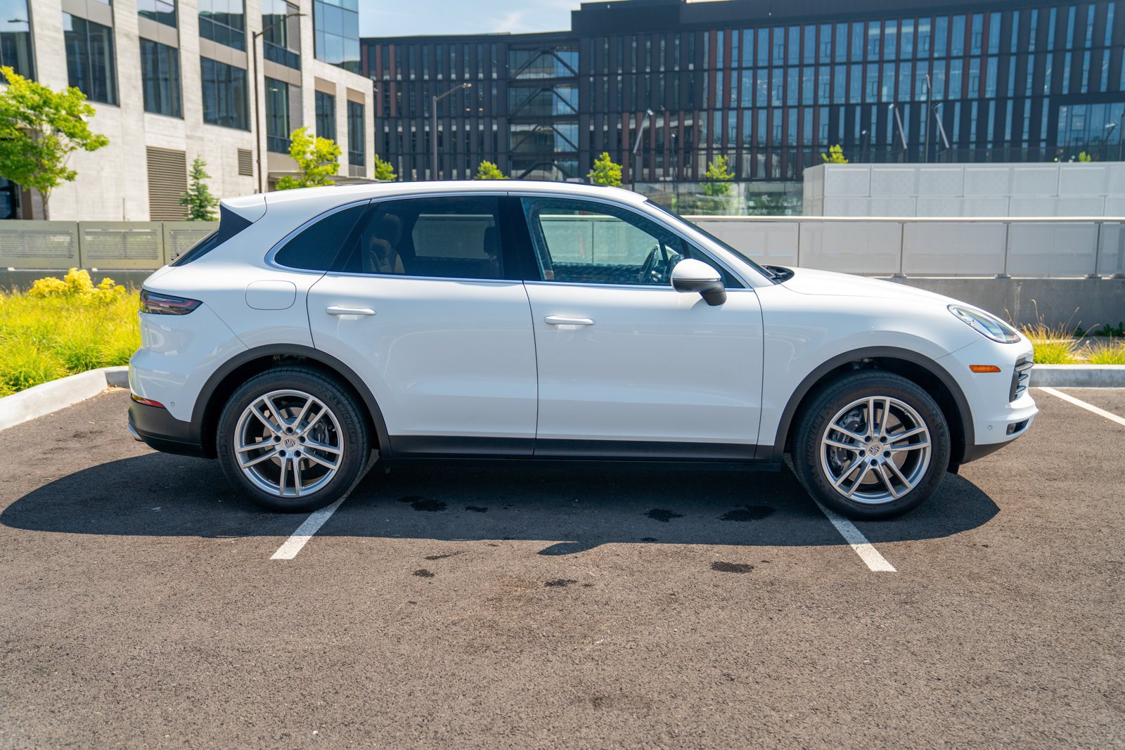 Certified 2022 Porsche Cayenne AWD/4WD image 8