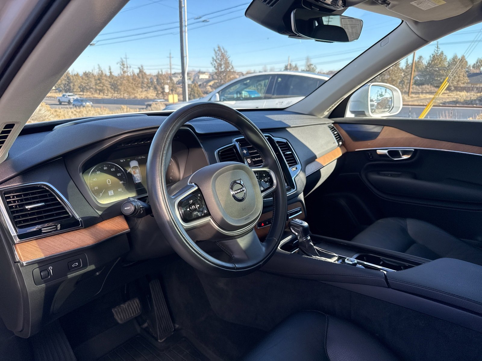 Used 2022 Volvo XC90 T6 Momentum w/ Advanced Package image 20