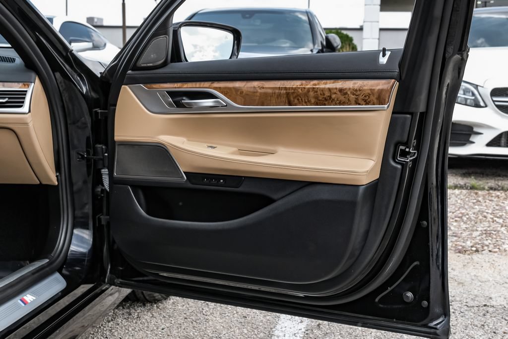 Used 2019 BMW 750i xDrive w/ M Sport Package AWD/4WD image 49