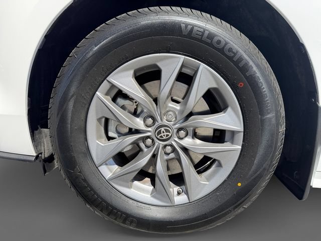 Certified 2022 Toyota Sienna LE w/ LE Plus Package AWD/4WD image 12