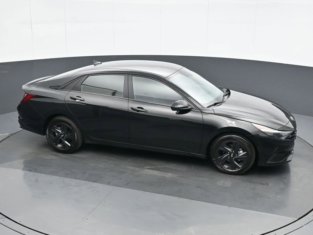 Used 2023 Hyundai Elantra SEL w/ Cargo Package image 23