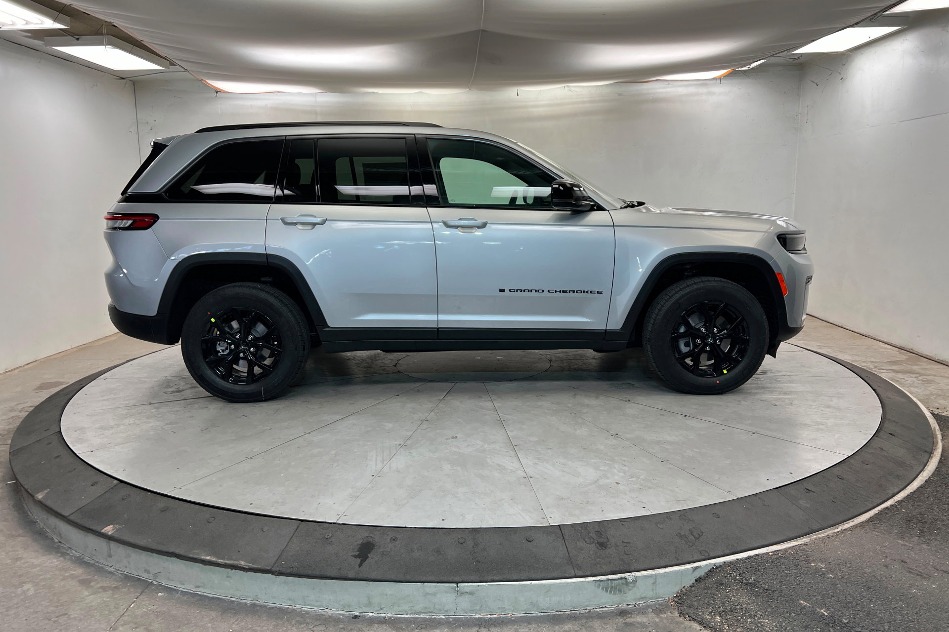 New 2026 Jeep Grand Cherokee Altitude AWD/4WD image 6