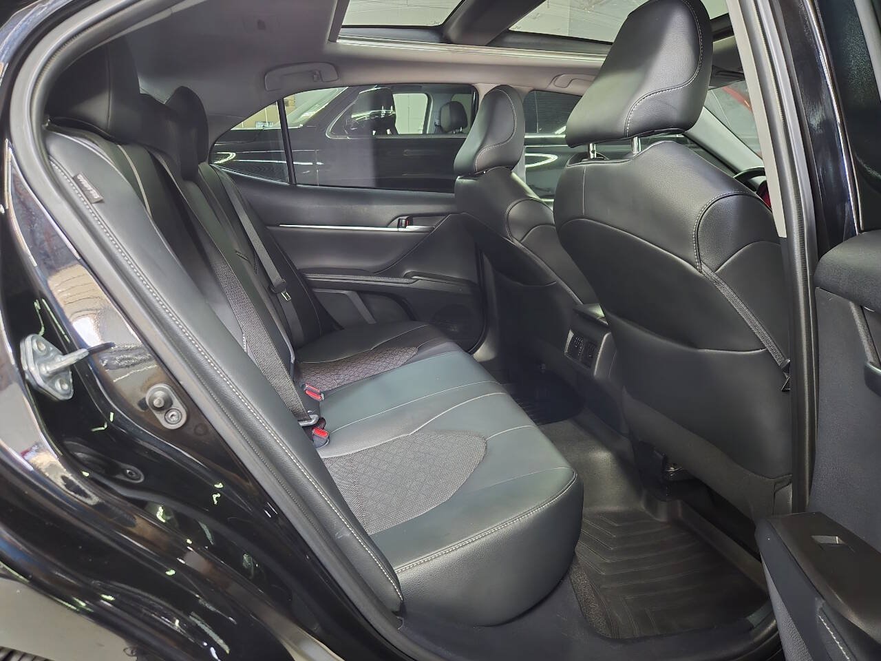 Used 2022 Toyota Camry XSE FWD image 13
