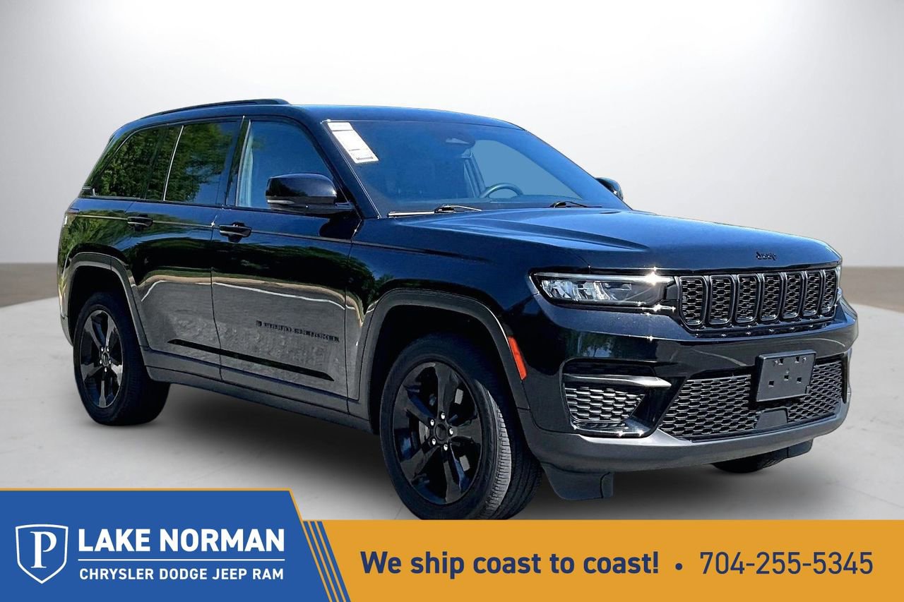 Used 2023 Jeep Grand Cherokee Altitude AWD/4WD image 1