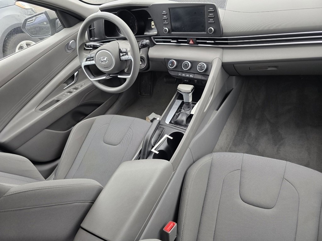 Used 2021 Hyundai Elantra SE image 15
